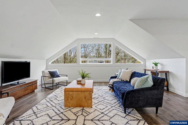 40040 Cole School Rd, Scio, OR 97374