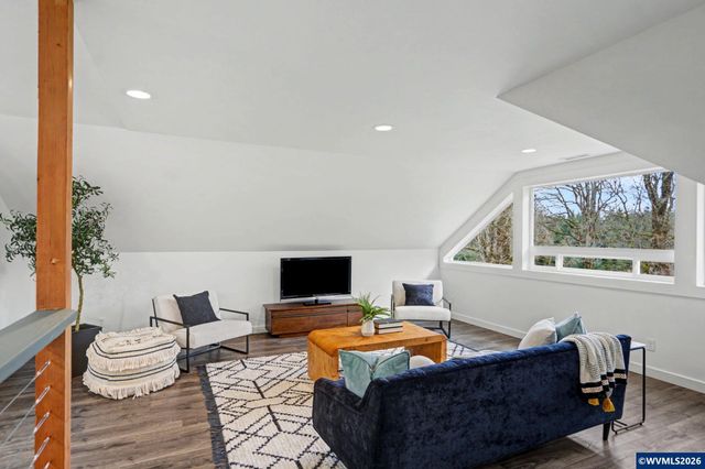 40040 Cole School Rd, Scio, OR 97374