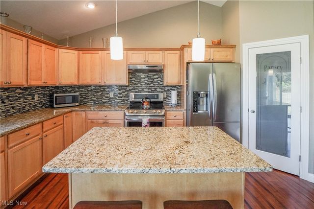 657 Hannah Circle, Canton, OH 44709