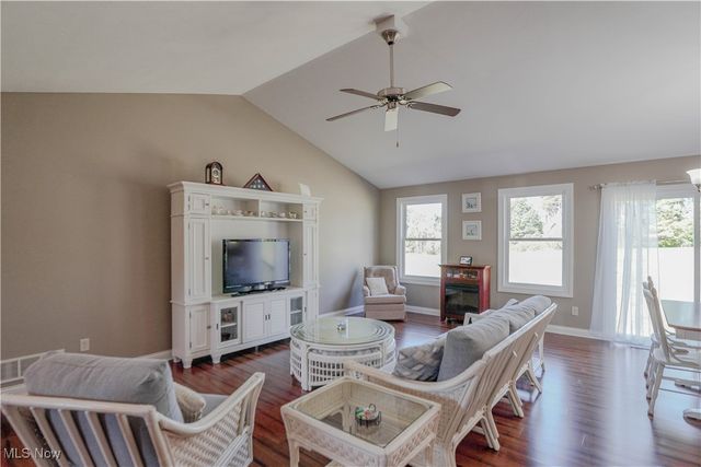 657 Hannah Circle, Canton, OH 44709