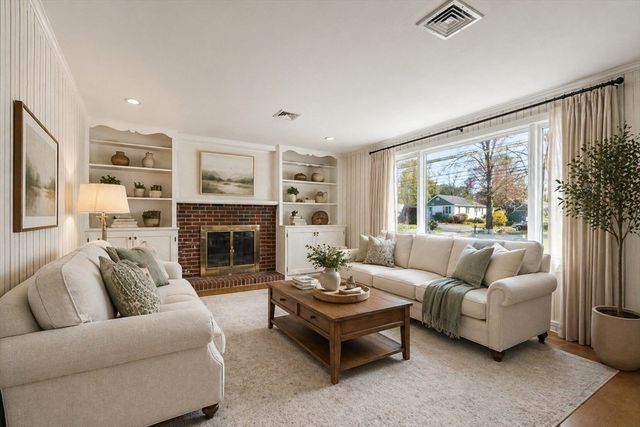 424 Central, Holliston, MA 01746