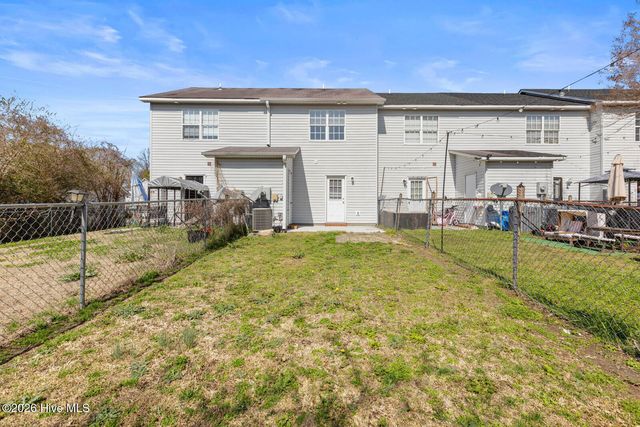 1080 W Pueblo Drive, Jacksonville, NC 28546