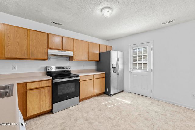 1080 W Pueblo Drive, Jacksonville, NC 28546