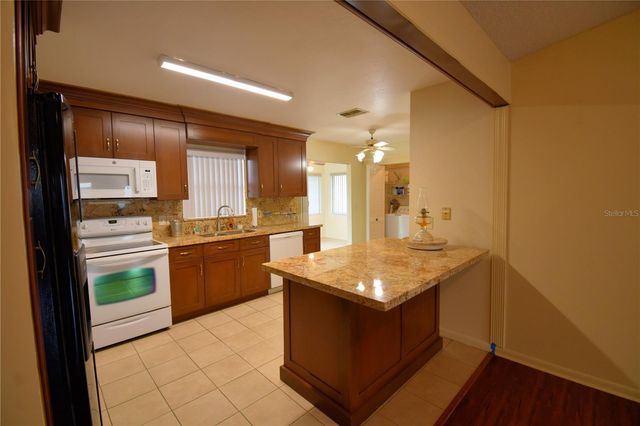 1690 COLONNADES CIRCLE N, Lakeland, FL 33811