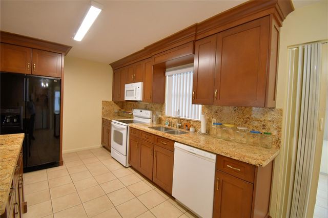 1690 COLONNADES CIRCLE N, Lakeland, FL 33811