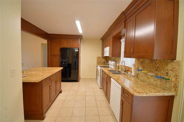 1690 COLONNADES CIRCLE N, Lakeland, FL 33811