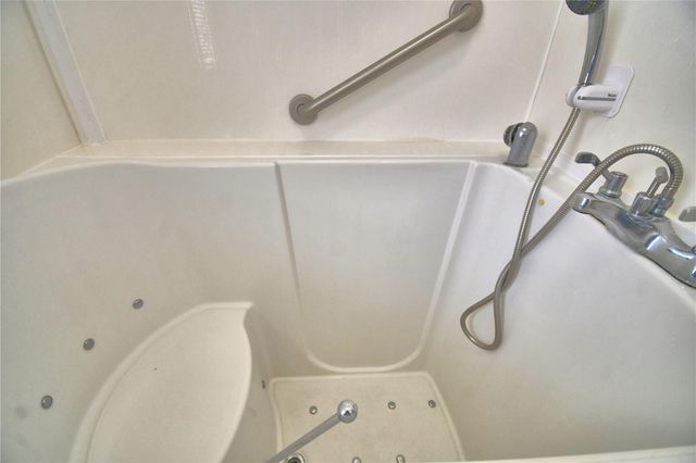 1690 COLONNADES CIRCLE N, Lakeland, FL 33811