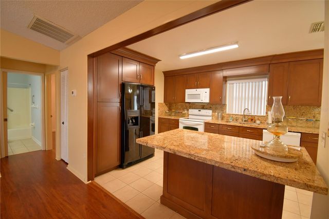 1690 COLONNADES CIRCLE N, Lakeland, FL 33811