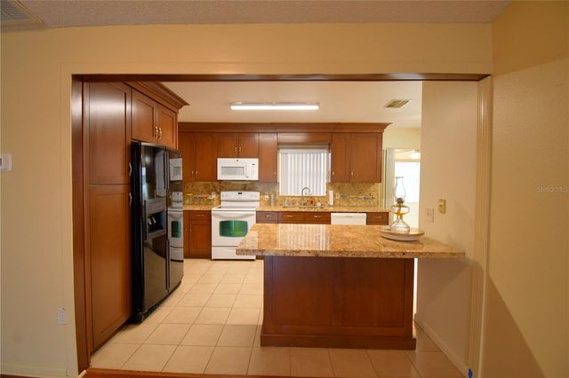 1690 COLONNADES CIRCLE N, Lakeland, FL 33811