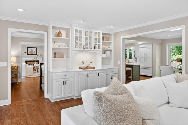 6608 Mohawk Trail, Edina, MN 55439