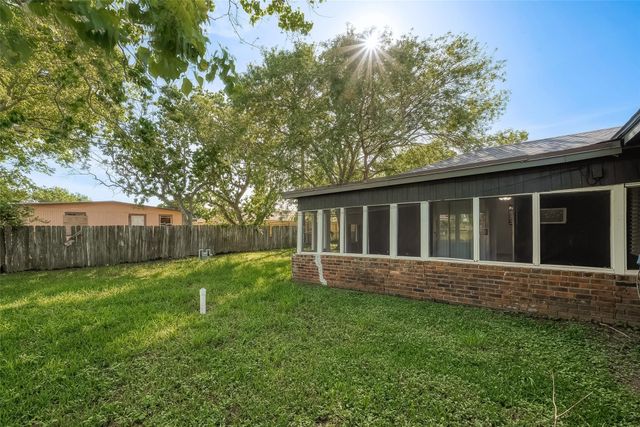 715 W 9th Street, Freeport, TX 77541