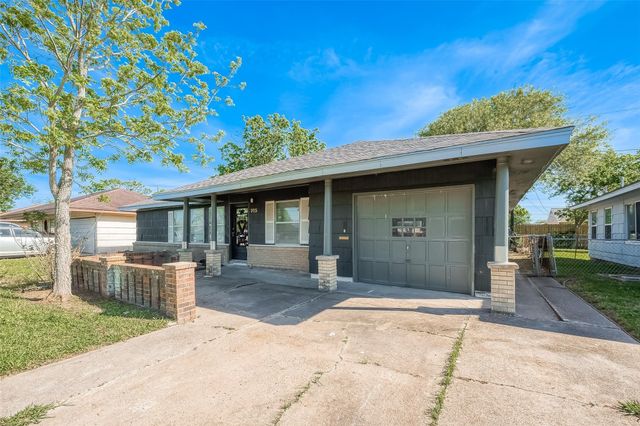 715 W 9th Street, Freeport, TX 77541