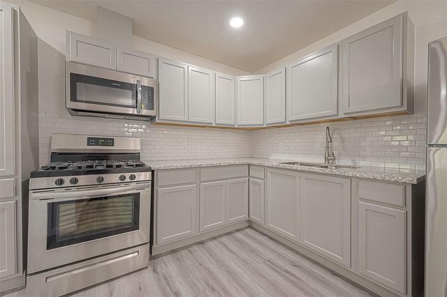 715 W 9th Street, Freeport, TX 77541