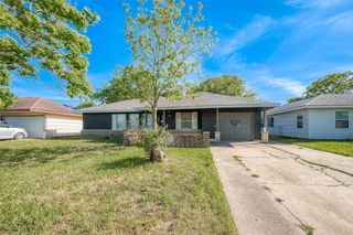 715 W 9th Street, Freeport, TX 77541