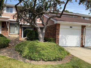 1129 Rhodes Court, Wheaton, IL 60189