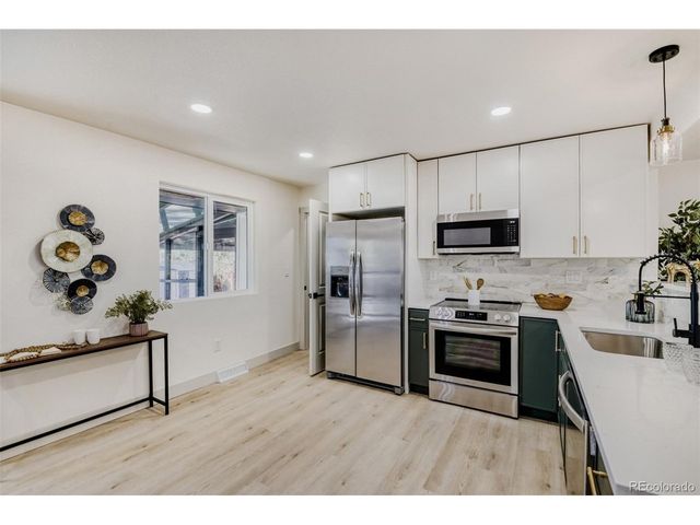 900 Essex Dr, Denver, CO 80229