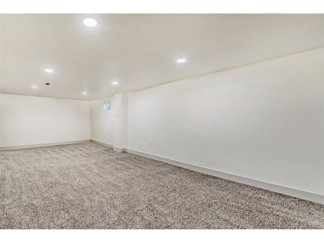 900 Essex Dr, Denver, CO 80229