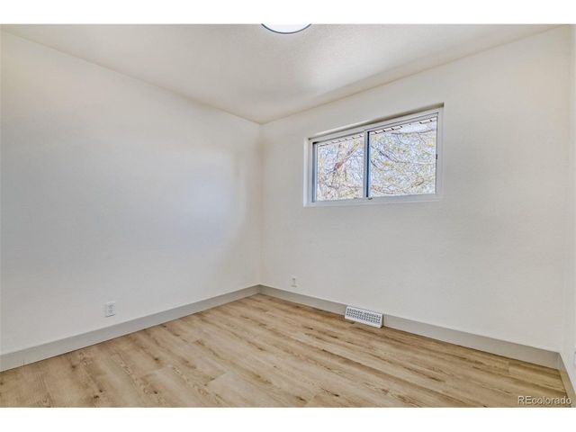 900 Essex Dr, Denver, CO 80229