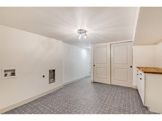 900 Essex Dr, Denver, CO 80229