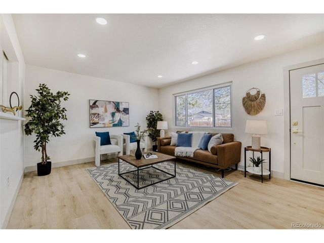 900 Essex Dr, Denver, CO 80229