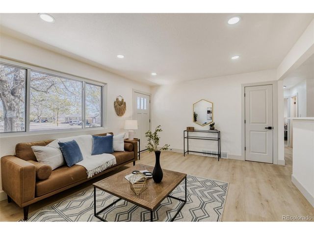 900 Essex Dr, Denver, CO 80229