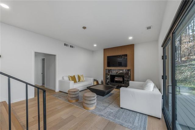 855 Flamingo Drive SW, Atlanta, GA 30311