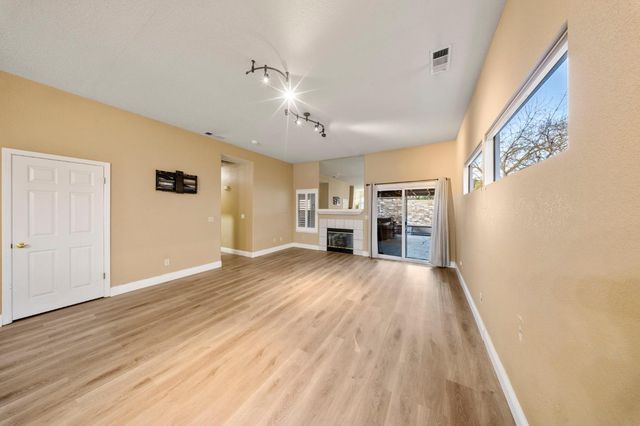 2209 Lantern Dr, Modesto, CA 95355