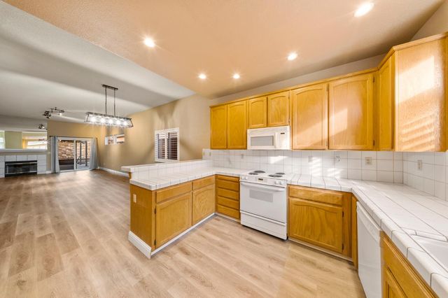 2209 Lantern Dr, Modesto, CA 95355