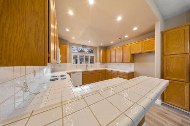 2209 Lantern Dr, Modesto, CA 95355