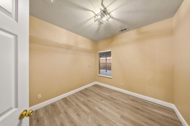 2209 Lantern Dr, Modesto, CA 95355