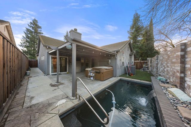 2209 Lantern Dr, Modesto, CA 95355