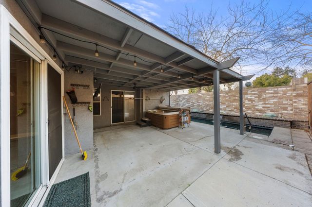 2209 Lantern Dr, Modesto, CA 95355