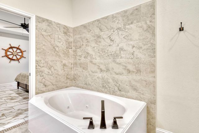 7386 Garrison Creek Drive, Bryan, TX 77808