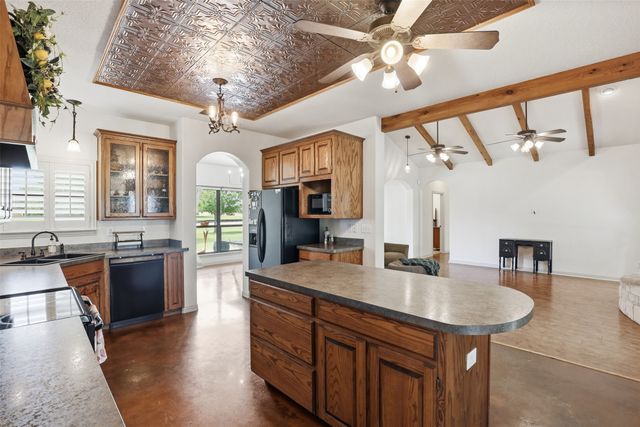2421 Pecan Springs Road, Cleburne, TX 76031