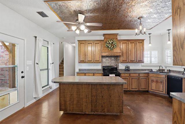 2421 Pecan Springs Road, Cleburne, TX 76031