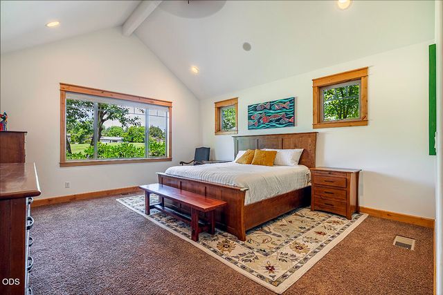 232 Island Pointe Drive, Medford, OR 97504