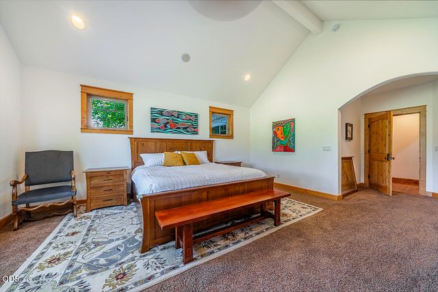 232 Island Pointe Drive, Medford, OR 97504