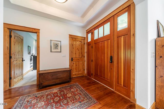 232 Island Pointe Drive, Medford, OR 97504