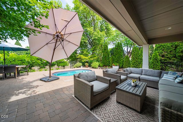 232 Island Pointe Drive, Medford, OR 97504