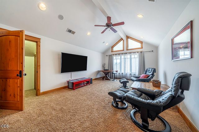 232 Island Pointe Drive, Medford, OR 97504