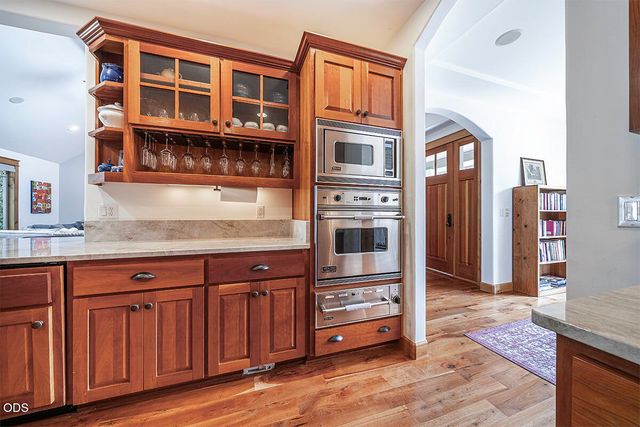 232 Island Pointe Drive, Medford, OR 97504
