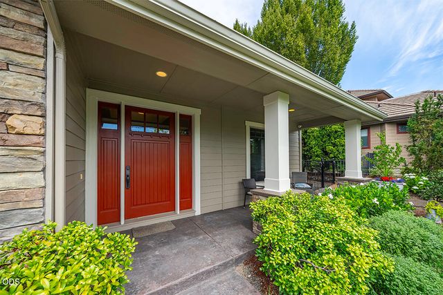 232 Island Pointe Drive, Medford, OR 97504