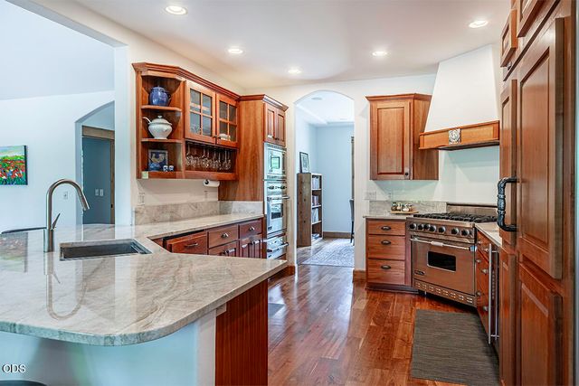 232 Island Pointe Drive, Medford, OR 97504