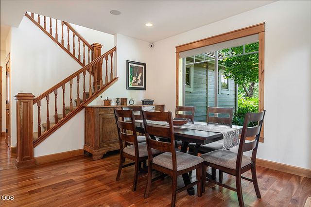 232 Island Pointe Drive, Medford, OR 97504