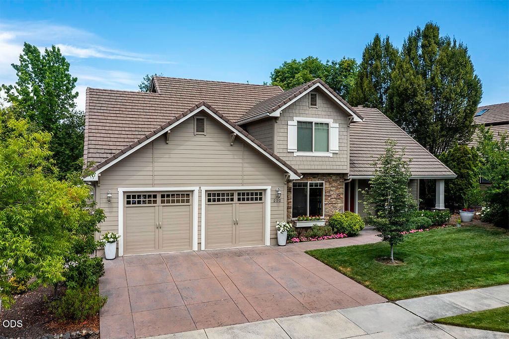 232 Island Pointe Drive, Medford, OR 97504
