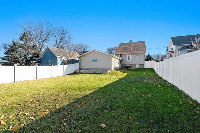 313 S MILL STREET, Hortonville, WI 54944