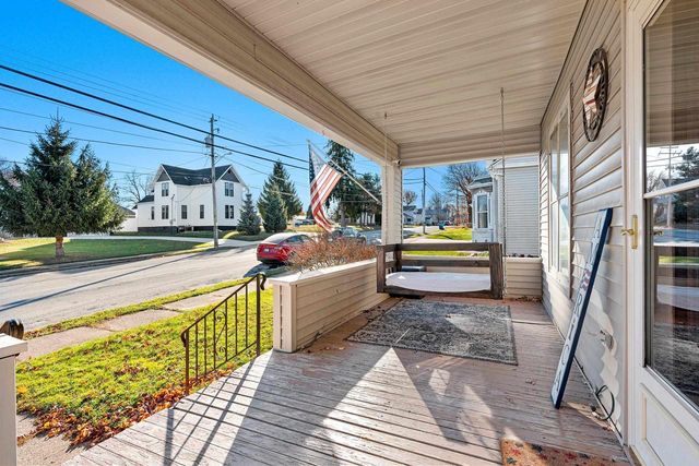 313 S MILL STREET, Hortonville, WI 54944