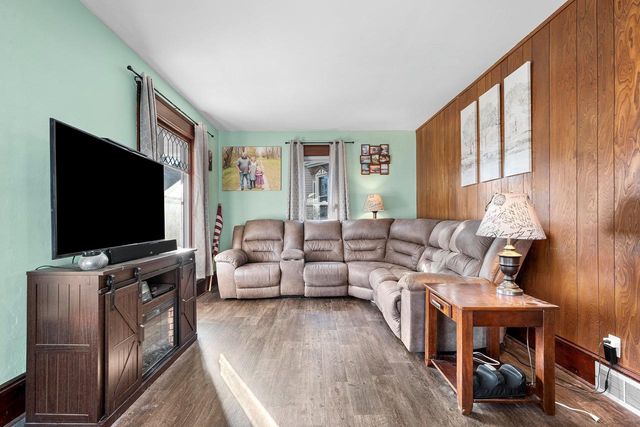 313 S MILL STREET, Hortonville, WI 54944