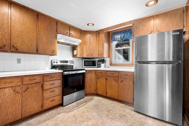 313 S MILL STREET, Hortonville, WI 54944