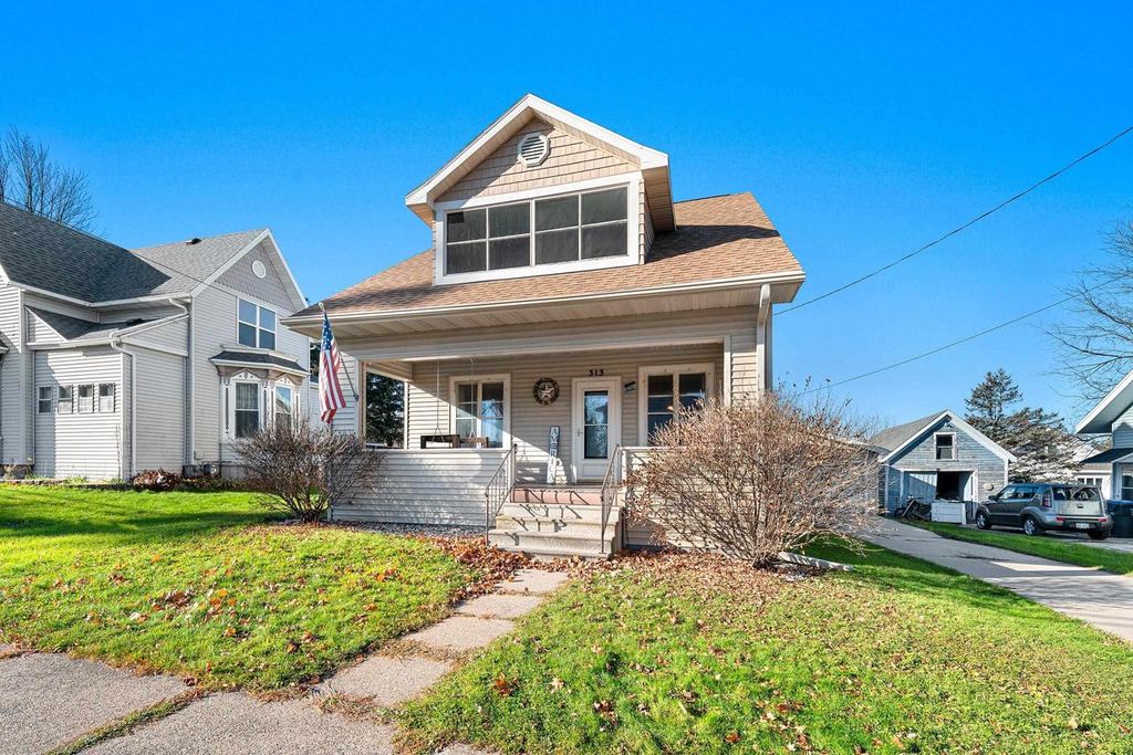 313 S MILL STREET, Hortonville, WI 54944